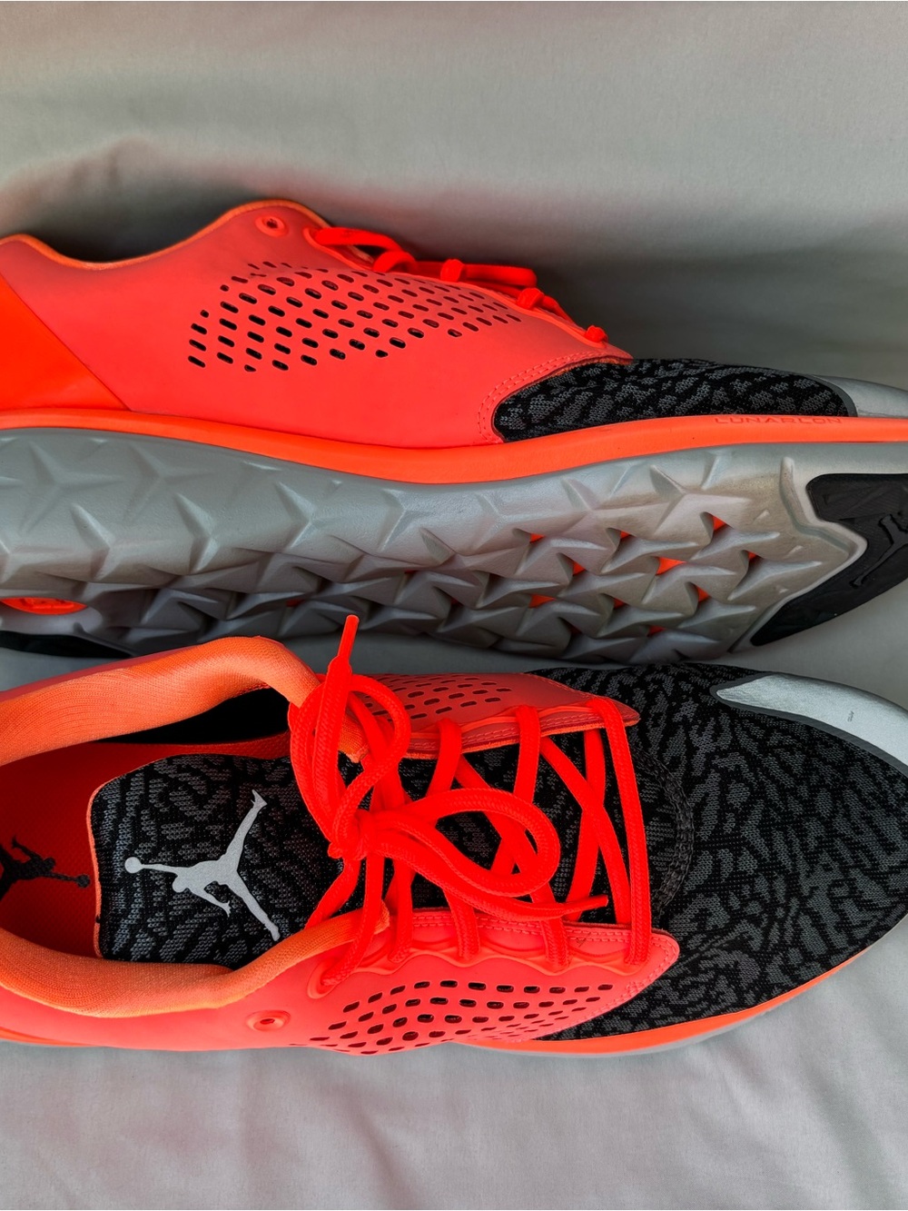 Jordan Men’s Bright Neon Orange Athletic Shoes Size 15 - Picture 16 of 16